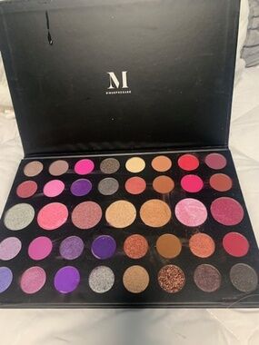Morphe eye shadow palate